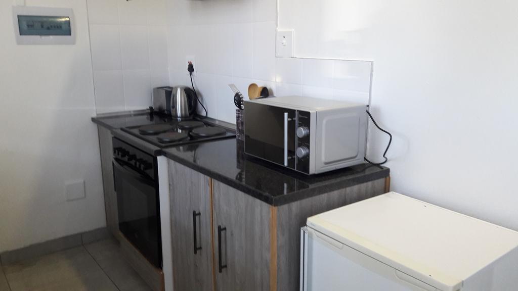 Self-Catering Studio, Unit 6 On Krupp Windhoek Kültér fotó